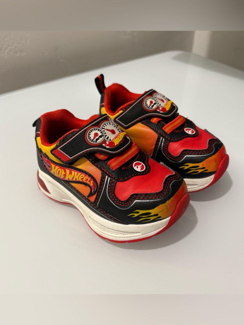 Hot Wheels Kids' 6 Velcro Light-up Sneakers